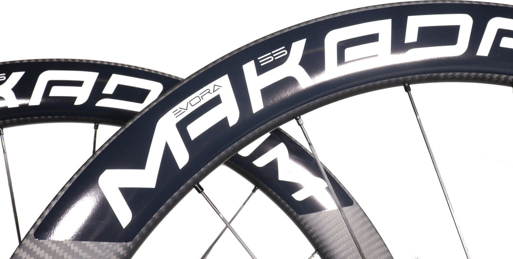Paire de roues carbone route – MaKadamm evora 55 disc xpremium à pneus – 1345 gr la paire – centerlock – axe 12x100 | 12x142