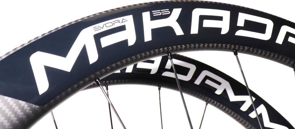 Paire de roues carbone route – MaKadamm evora 55 disc xpremium à pneus – 1345 gr la paire – centerlock – axe 12x100 | 12x142