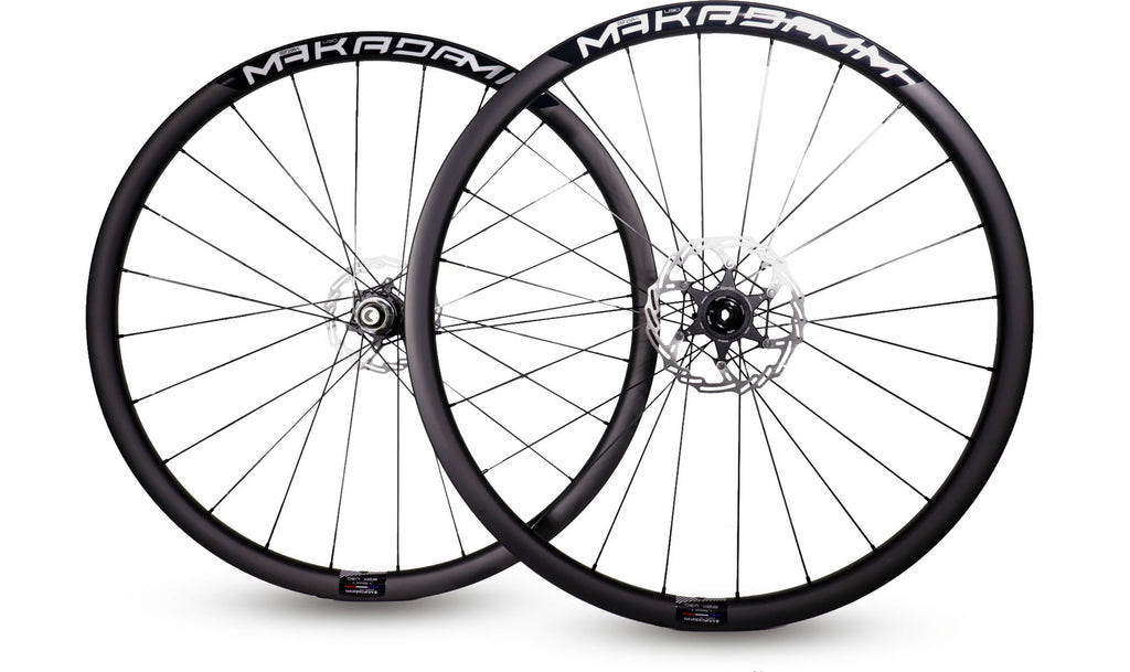 Paire de roues carbone route – MaKadamm stark u30 disc premium à pneus – 1269gr la paire – centerlock – axe 12x100 | 12x142