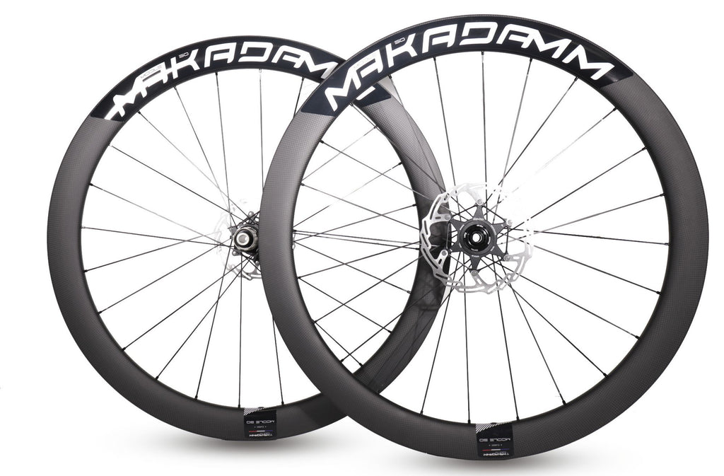 Paire de roues carbone route – MaKadamm middle 50 disc classic à pneus – 1498gr la paire – centerlock – axe 12x100 | 12x142