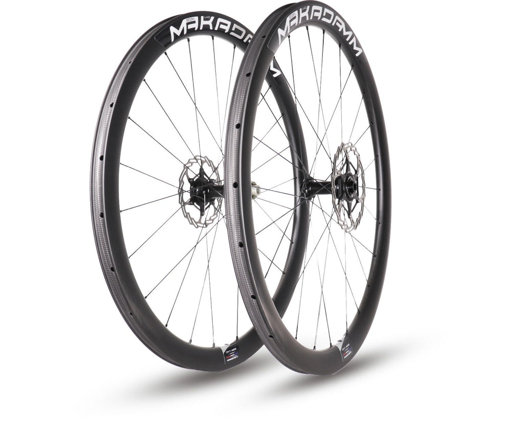 Paire de roues carbone route – MaKadamm stark u40 disc premium à pneus – 1337gr la paire – centerlock – axe 12x100 | 12x142