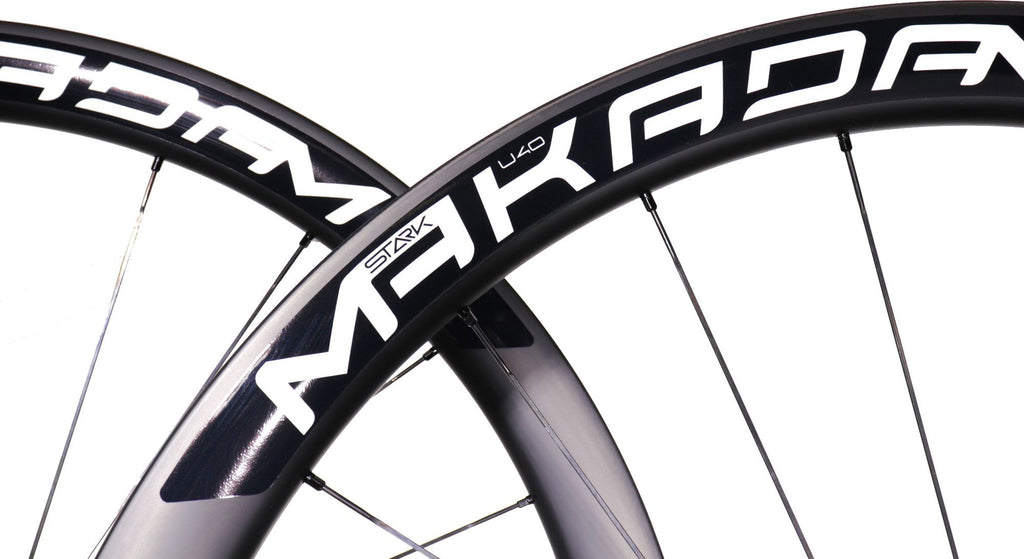 Paire de roues carbone route – MaKadamm stark u40 disc premium à pneus – 1337gr la paire – centerlock – axe 12x100 | 12x142