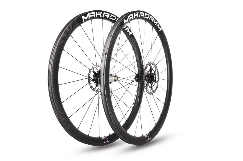 Paire de roues carbone route – MaKadamm slim 38 disc classic à pneus – 1422 gr la paire – centerlock – axe 12x100 | 12x142
