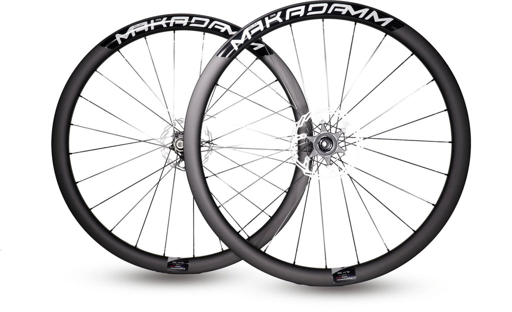 Paire de roues carbone route – MaKadamm slim 38 disc classic à pneus – 1422 gr la paire – centerlock – axe 12x100 | 12x142