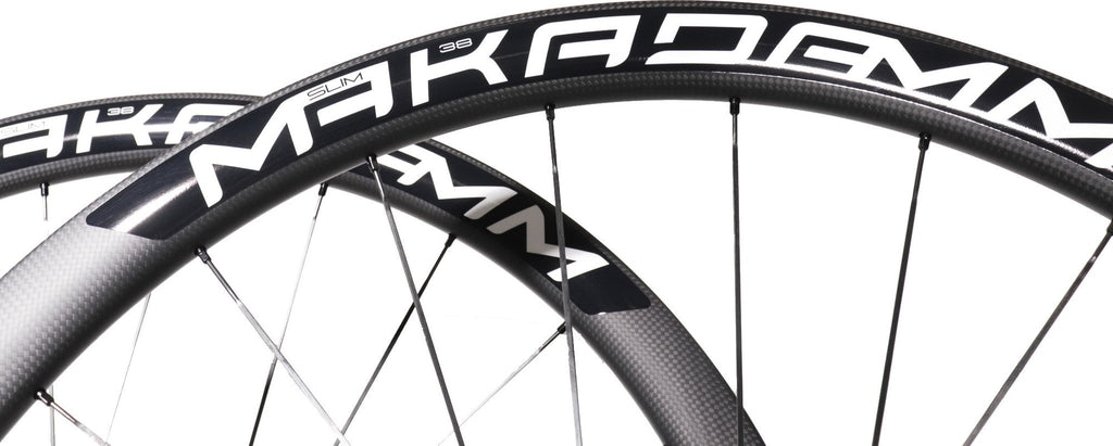 Paire de roues carbone route – MaKadamm slim 38 disc classic à pneus – 1422 gr la paire – centerlock – axe 12x100 | 12x142