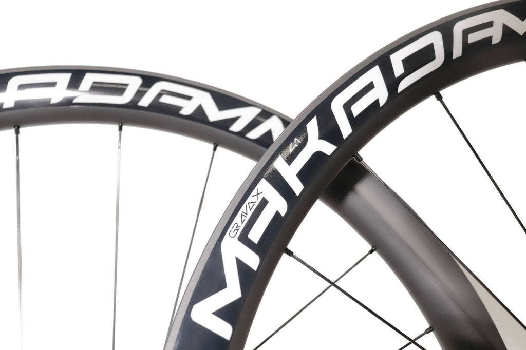 Paire de Roues carbone Gravel - MaKadamm gravax 41 premium à pneus - 1292gr la paire - centerlock - axe 12X100 | 12X142