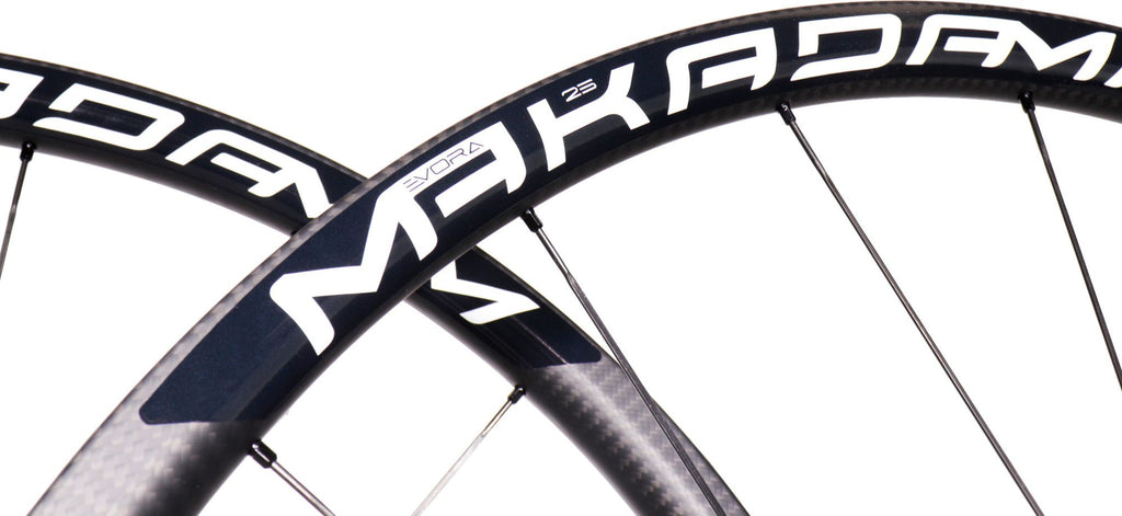 Paire de roues carbone route – MaKadamm evora 25 disc xpremium à pneus – 1130 gr la paire – centerlock – axe 12x100 | 12x142
