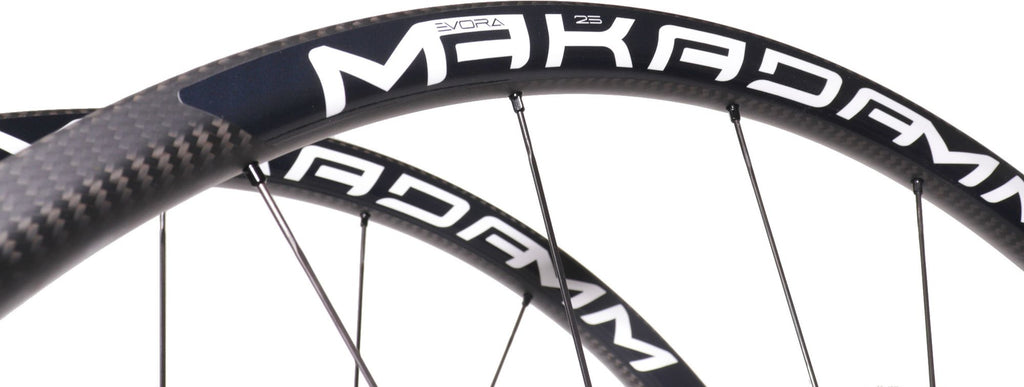 Paire de roues carbone route – MaKadamm evora 25 disc xpremium à pneus – 1130 gr la paire – centerlock – axe 12x100 | 12x142