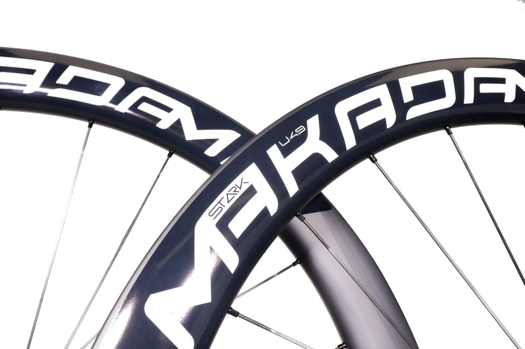 Paire de roues carbone route – MaKadamm stark u49 disc premium à pneus – 1377gr la paire – centerlock – axe 12x100 | 12x142