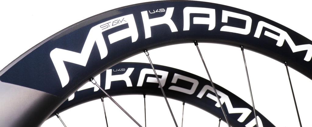 Paire de roues carbone route – MaKadamm stark u49 disc premium à pneus – 1377gr la paire – centerlock – axe 12x100 | 12x142