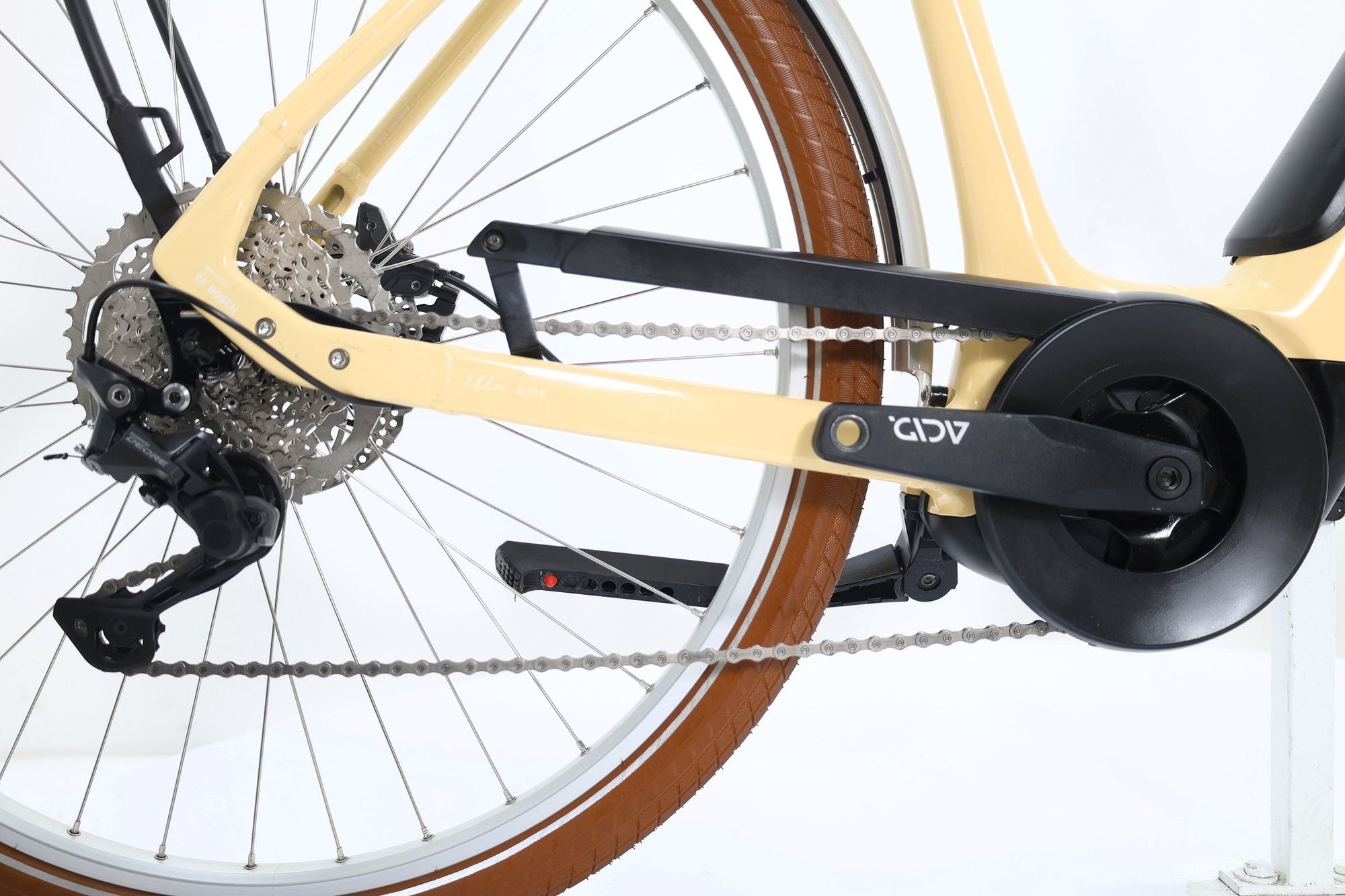 Produit Reconditionné · VTC électrique CUBE Ella Hybrid Ride 500 2024 · Bon état