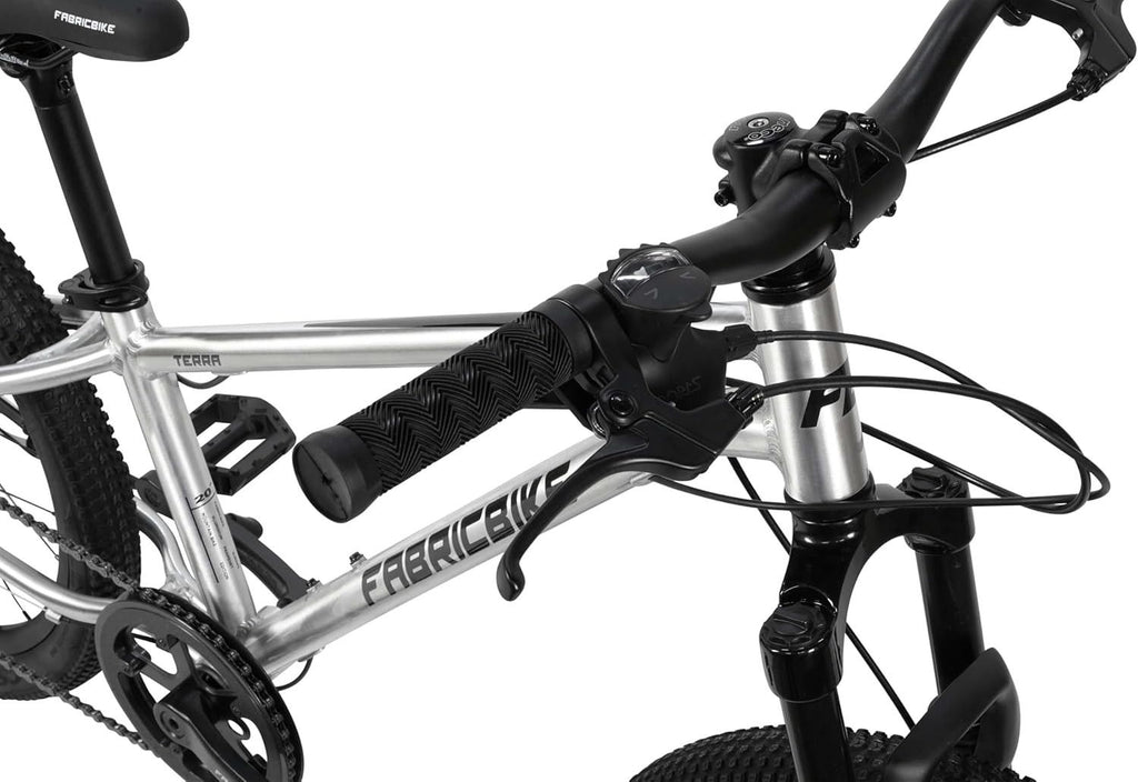 Terra - VTT 24" alu, 8-12 ans, 7 vit., freins à disque, suspension.