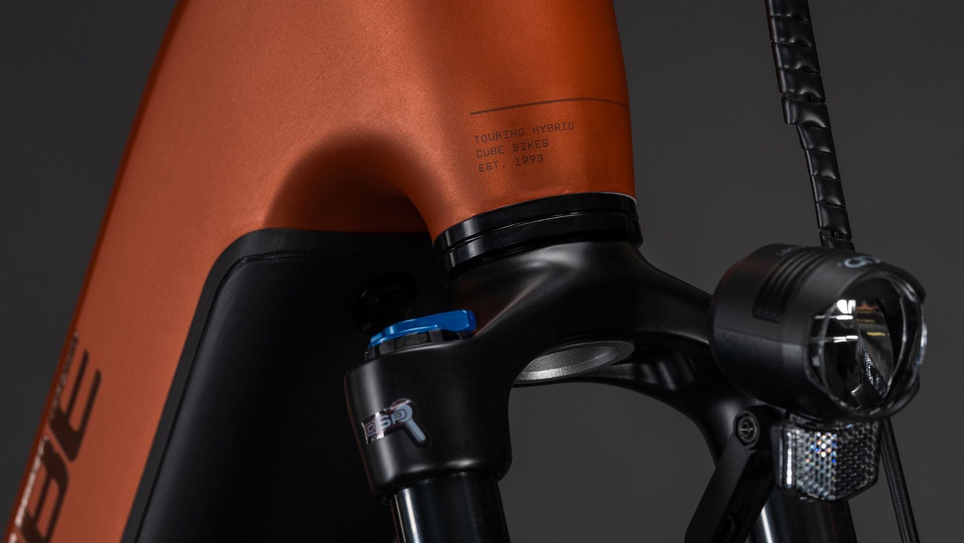 VTC Électrique Cube Touring Hybrid Comfort SLX 800 Easy Entry Shimano Nexus 5V Courroie 800 Wh 700 mm Rouge Orange Chilli 2026