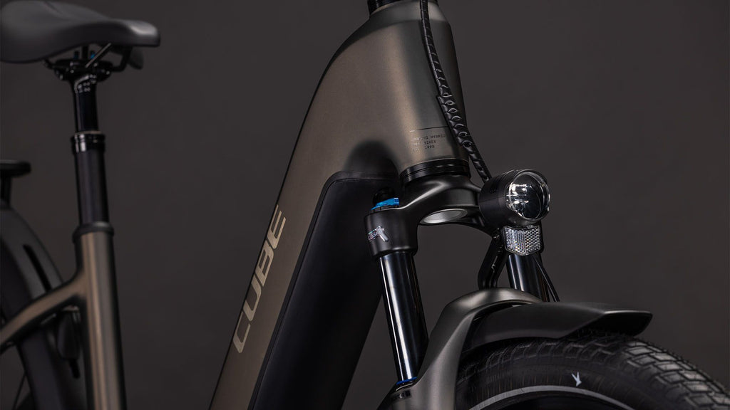 VTC Électrique Cube Touring Hybrid Comfort SLX 800 Easy Entry Shimano Nexus 5V Courroie 800 Wh 700 mm Gris Charcoal 2026