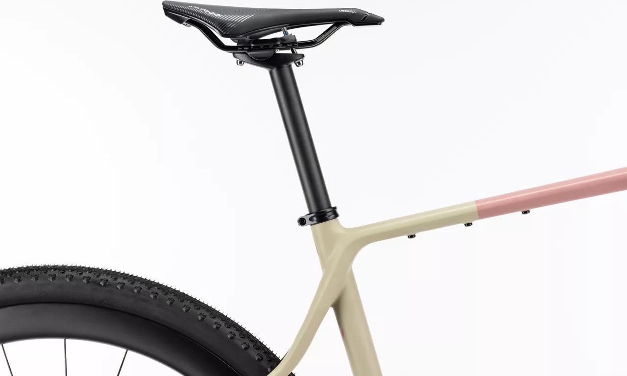 Vélo de Gravel Ghost Asket CF X Sram Force XPLR AXS 13V 700 mm Rose/Beige Mat 2026