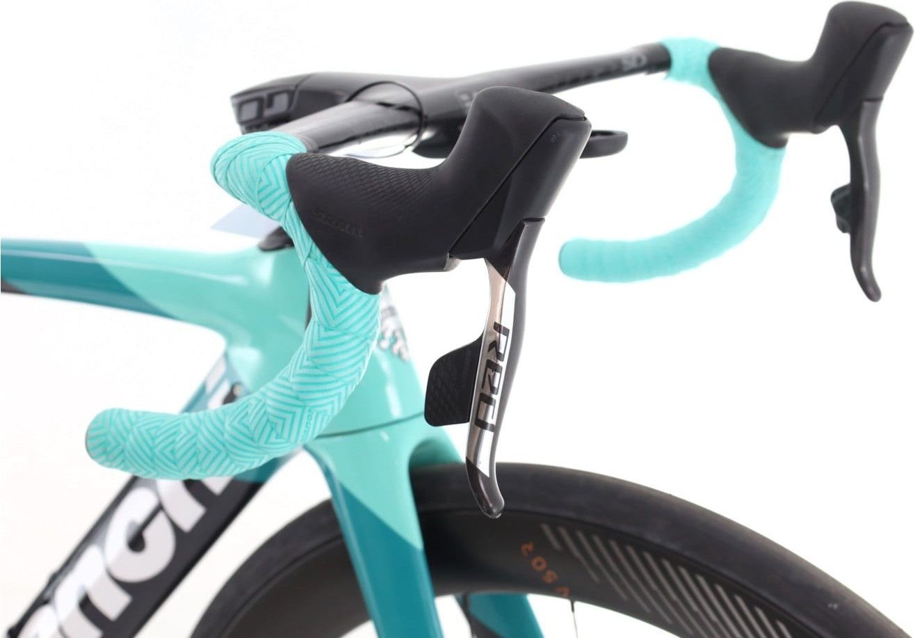 Produit reconditionné · Bianchi Oltre XR4 AXS 12V · Noir / Vélo de route | Très bon état
