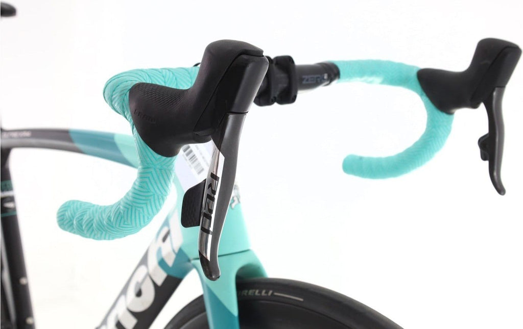 Produit reconditionné · Bianchi Oltre XR4 Arkea Team AXS 12V · Noir / Vélo de route | Très bon état