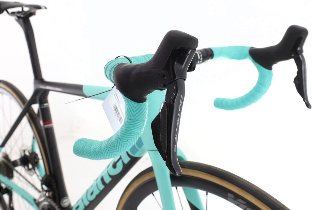 Produit reconditionné · Bianchi Specialissima Arkea Team Di2 12V · Noir / Vélo de route | Très bon état