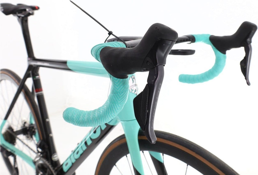 Produit reconditionné · Bianchi Specialissima Arkea Team Di2 12V · Noir / Vélo de route | Très bon état
