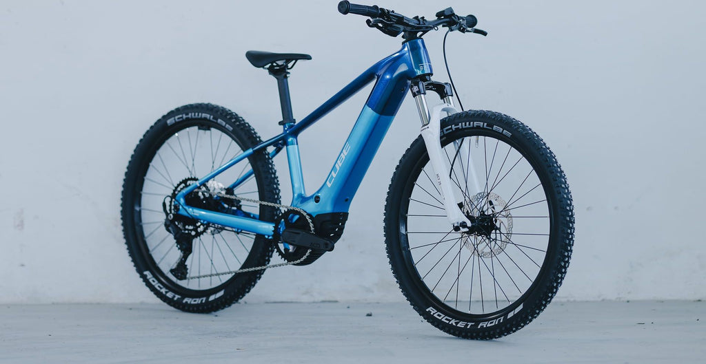 VTT Électrique Enfant Cube Acid 240 Hybrid Rookie Pro 400X Shimano 9V 400 Wh Bosch 55 Nm 24'' Bleu Actionteam 2026 8 - 11 ans