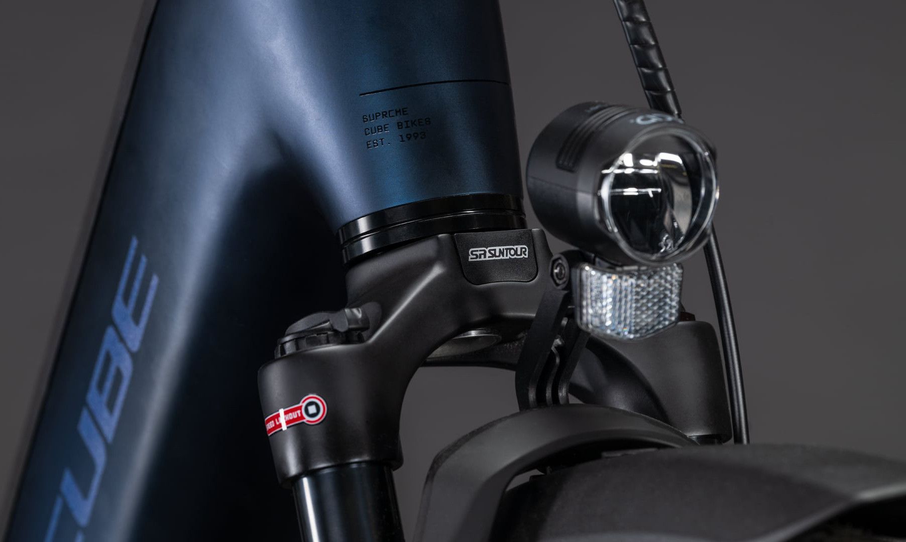 Vélo de Ville Électrique Cube Supreme Hybrid Deluxe One 600 Easy Entry Shimano Nexus 5V Courroie 600 Wh 700 mm Bleu Indigo 2026