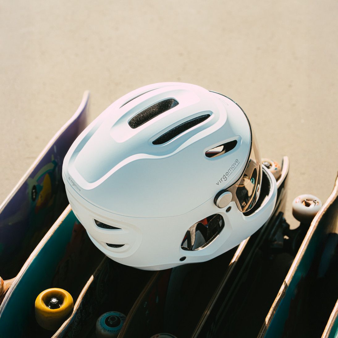 Virgo Integral Blanc - Casque Intégral Urbain avec visière et phare arrière