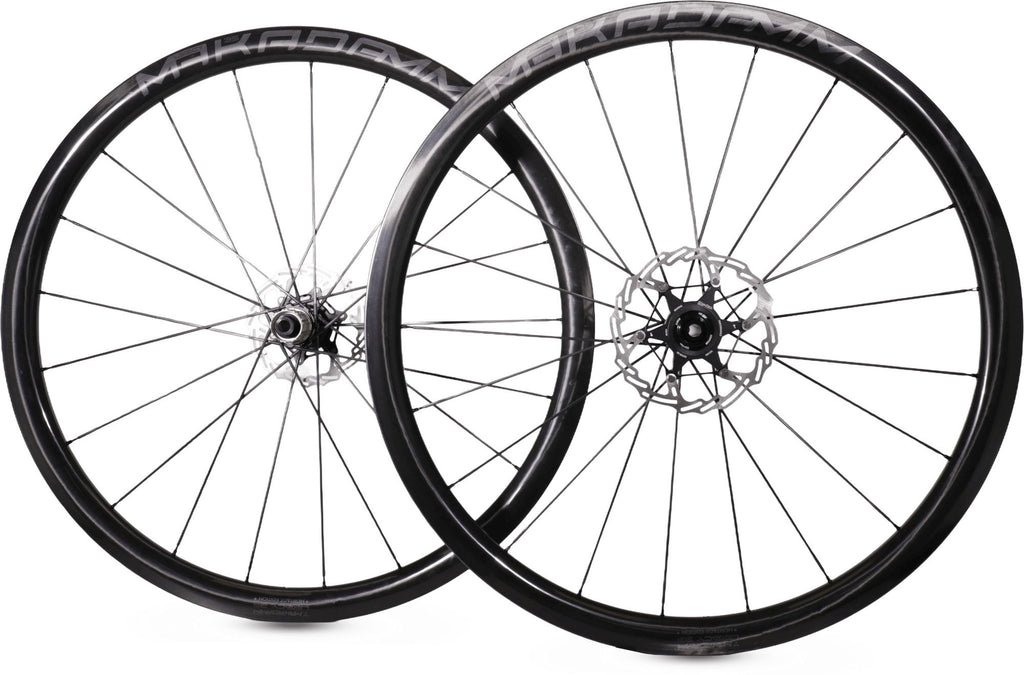 Paire de roues carbone route – MaKadamm legacy 35 disc héritage édition à pneus – 977 gr la paire – centerlock – axe 12x100 | 12x142