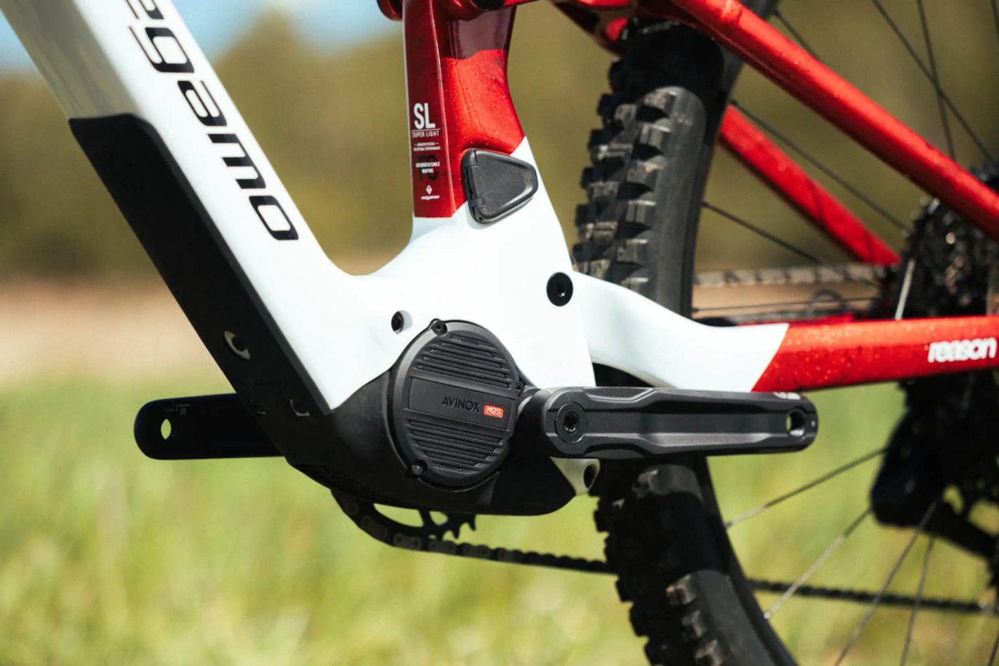 VTT Électrique Tout-Suspendu Megamo Reason AL 03 Sram 12V 800 Wh DJI 150 Nm 29'' Blanc/Rouge 2027