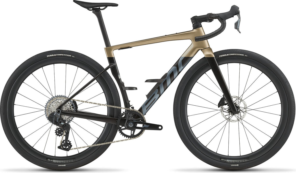 Vélo de Gravel BMC Kaius 01 Three Sram Rival AXS 13V 700 mm Or/Noir Carbone 2027
