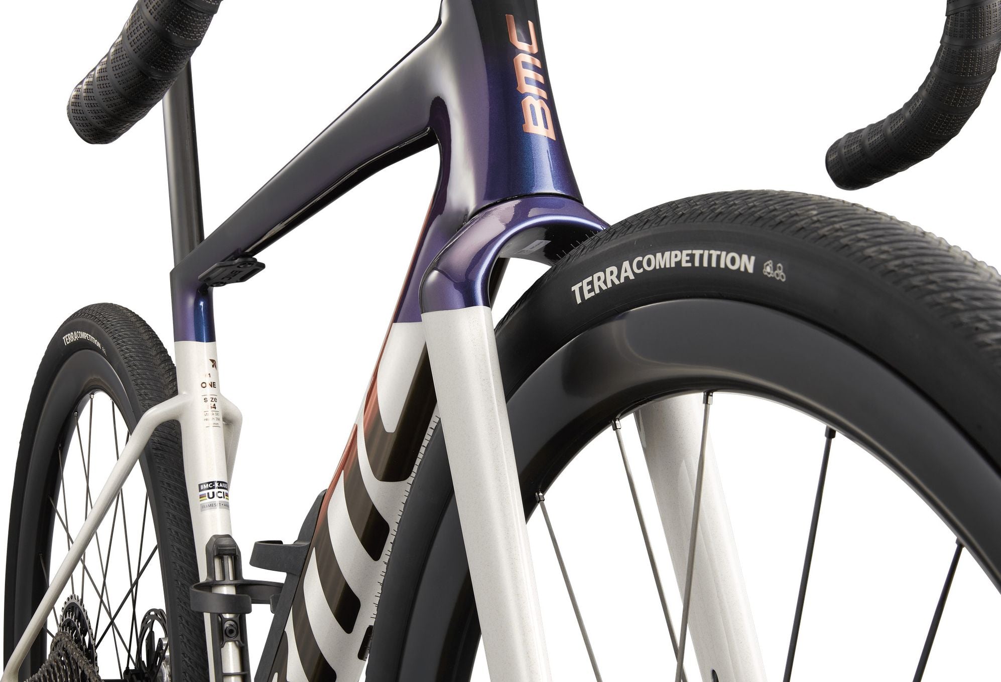 Vélo de Gravel BMC Kaius 01 One Sram Red AXS 13V 700 mm Blanc/Bleu Marine/Noir 2027