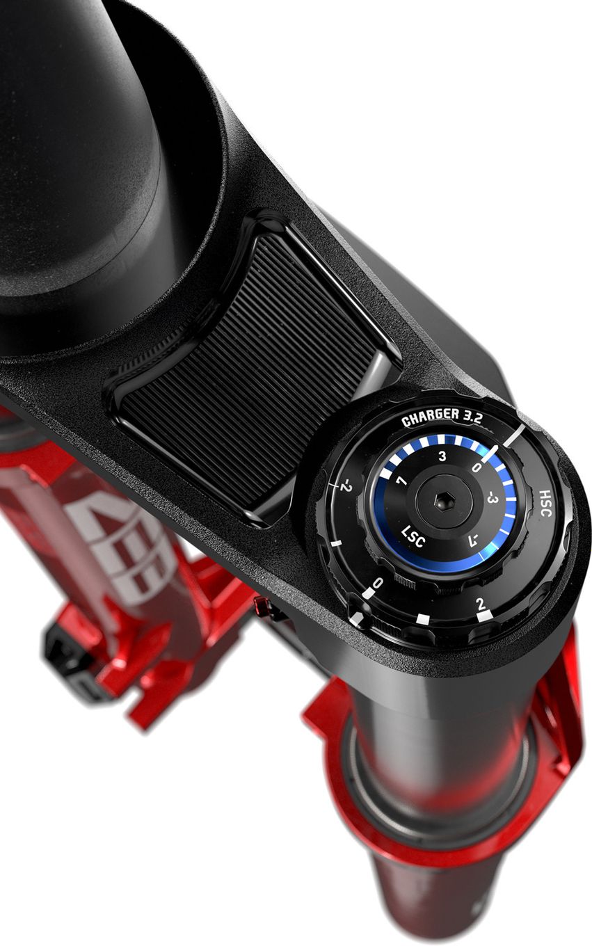 Fourche RockShox ZEB Ultimate 29'' | Charger 3.2 RC2 w/ ButterCups | Maxle Stealth Boost 15x110 mm | Déport 44 mm | Rouge Electric 2027