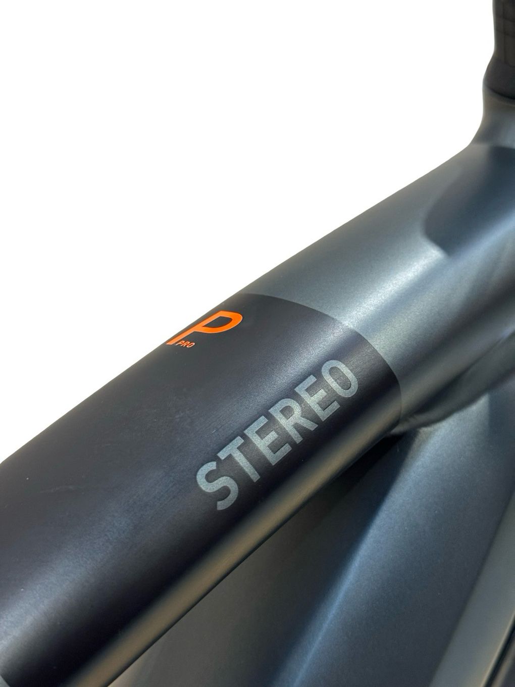 produit reconditionné . Cube Stereo Hybrid 120 Pro 625 Shimano Deore 2024 .  VTT électrique . Cube . très bon état