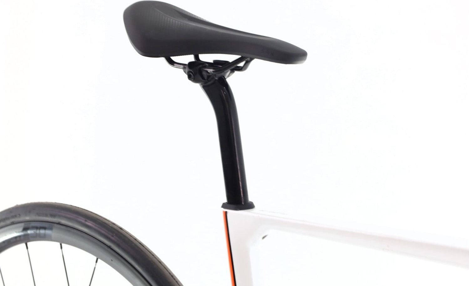 Produit reconditionné · Berria Belador Elite Di2 12V · Blanc / Vélo de route | Très bon état