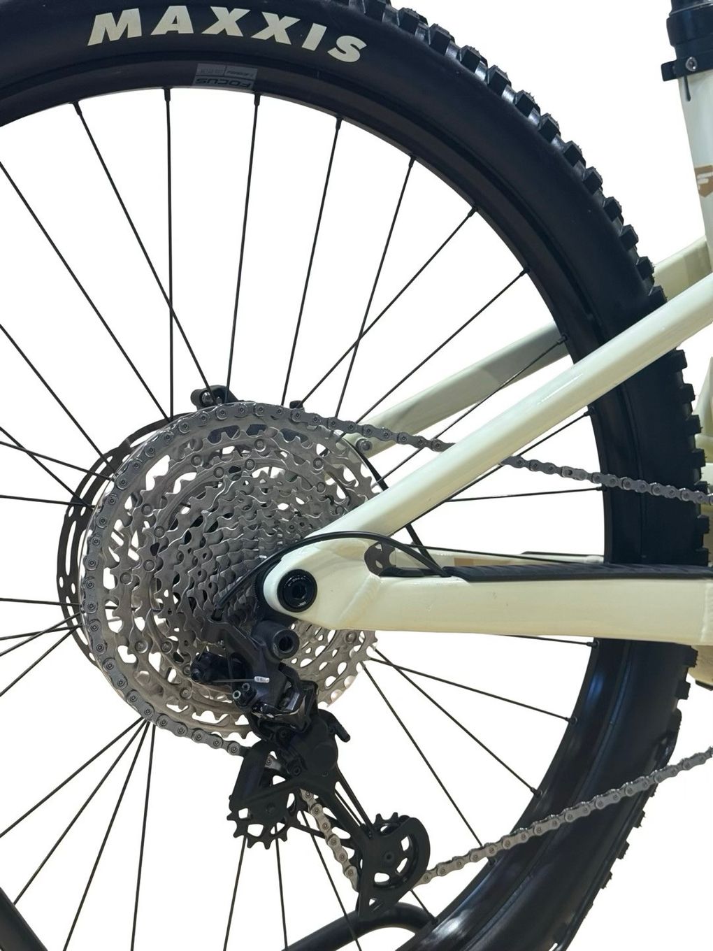produit reconditionné . Focus Thron² 6.8 Shimano XT 2023 . VTT électrique .  Focus . très bon état