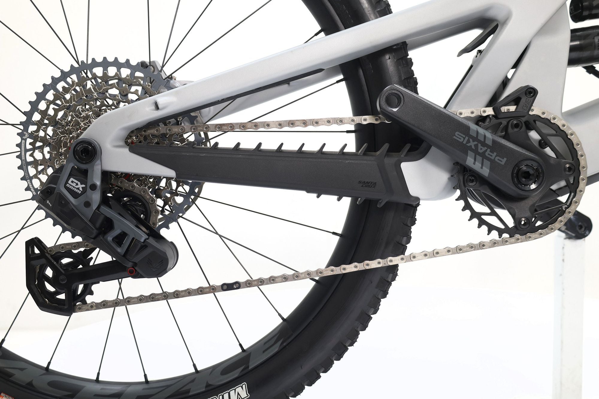 Produit Reconditionné · VTT électrique SANTA CRUZ Heckler SL C GX AXS 2024 · Très bon état