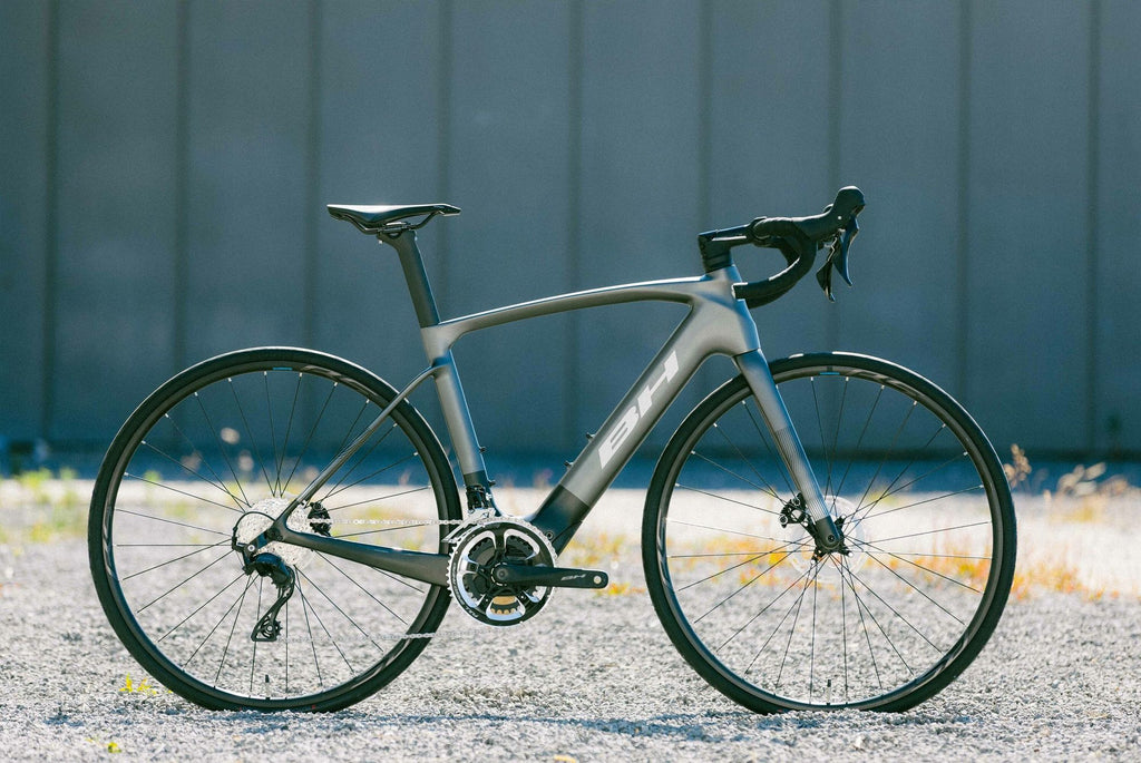 Vélo de Route Électrique BH iRS1 Carbon 1.4 Shimano 105 12V 630Wh 700mm Gris/Noir 2026