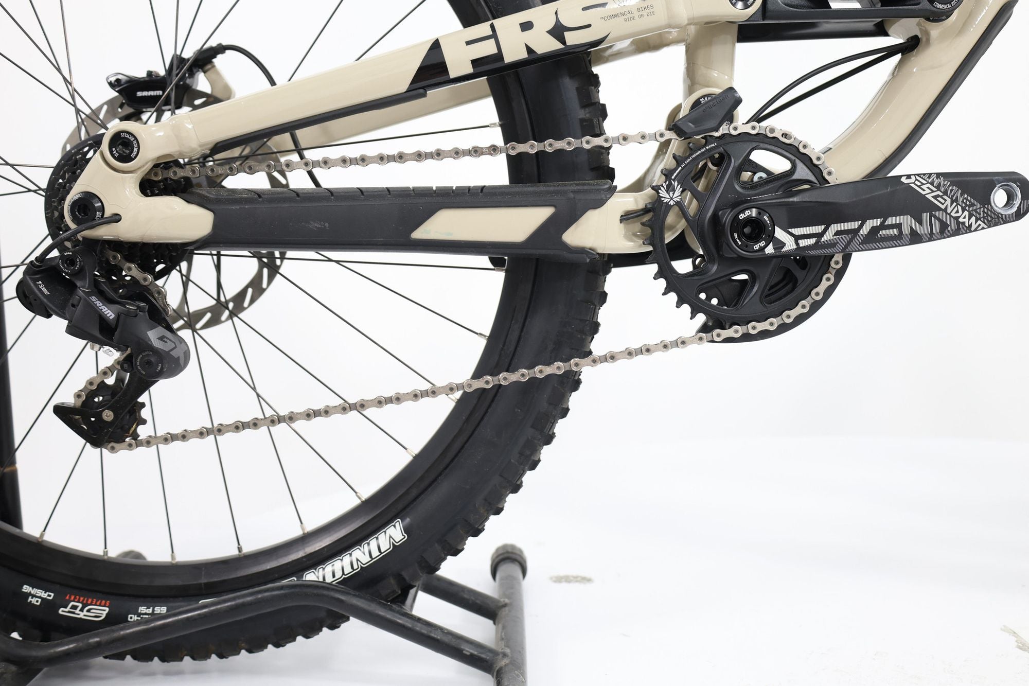 Produit Reconditionné · VTT COMMENCAL FRS 2025 · Très bon état