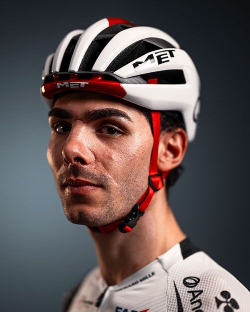 Casque Route MET Trenta 3K Carbon UAE Team Emirates XRG