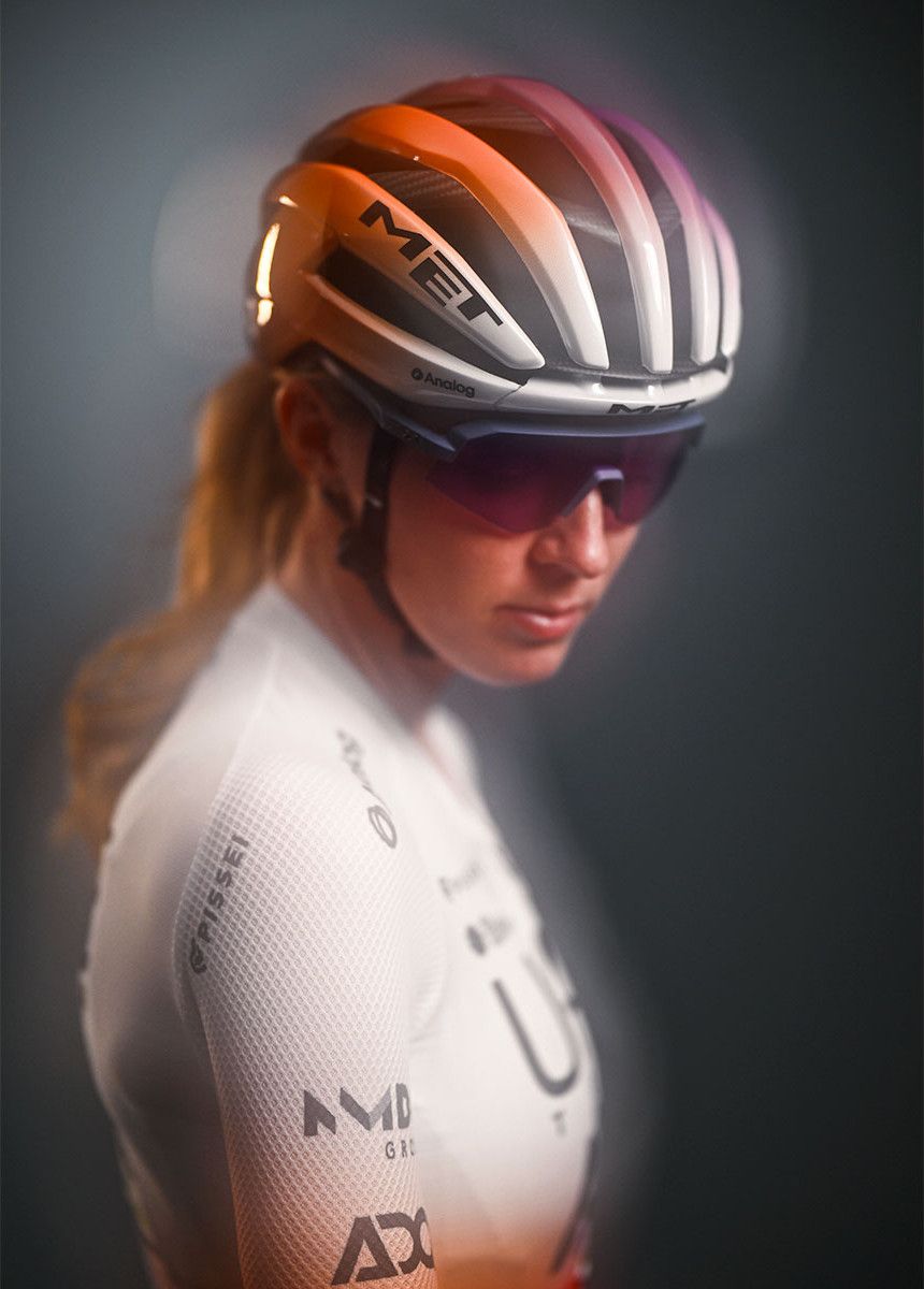 Casque Route MET Trenta 3K Carbon UAE Team ADQ